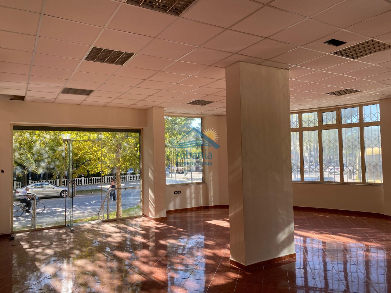 Магазин на продажу во Влёре, Албания